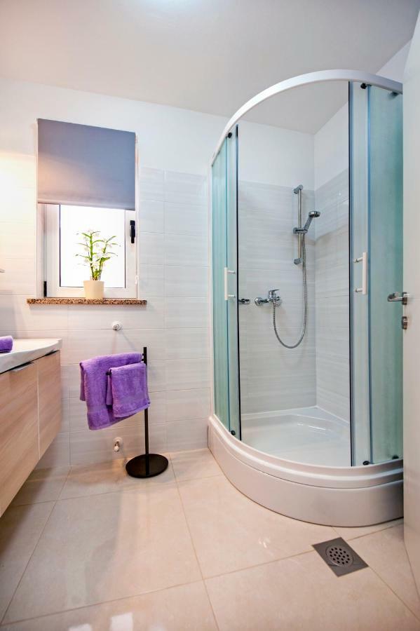 Apartman Sonata Rovigno Esterno foto